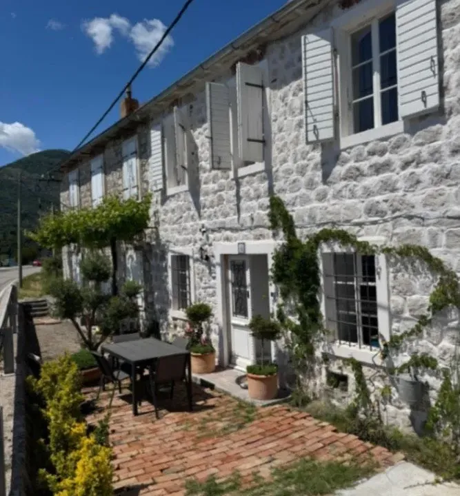 Rent, house, 240m², Donja Lastva, Tivat