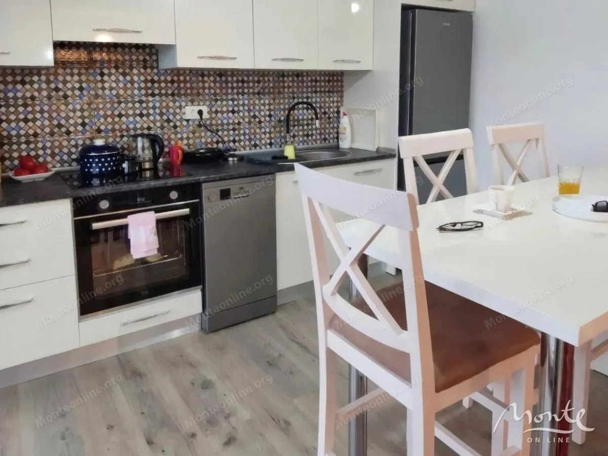 Prodaja, dvosoban stan, 65m², Herceg Novi, Crna Gora
