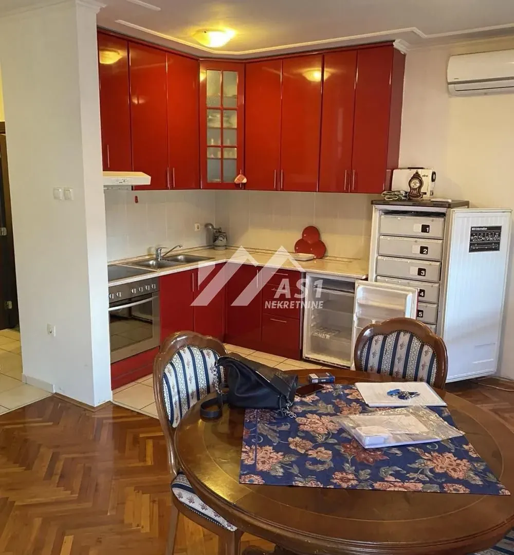 Izdavanje, trosoban stan, 85m², Detelinara, Novi Sad Sve Podlokacije