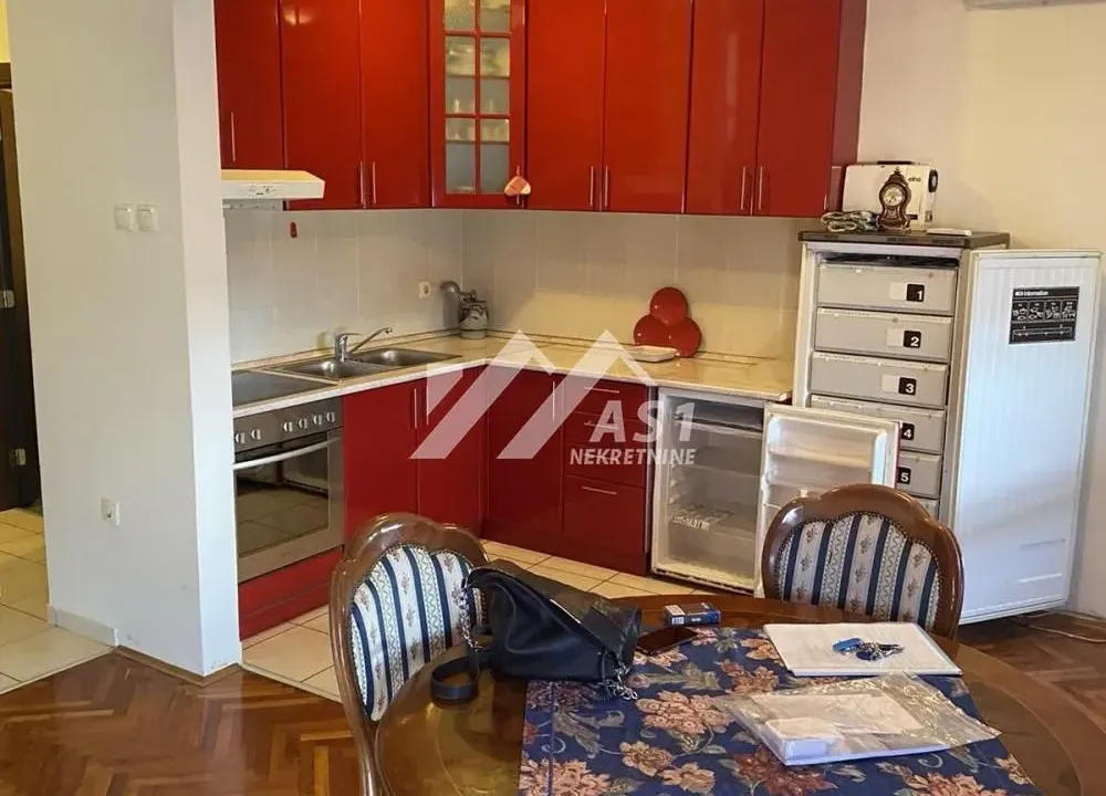 Izdavanje, trosoban stan, 85m², Detelinara, Novi Sad Sve Podlokacije