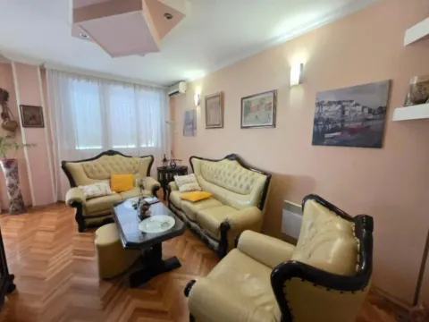 Prodaja, dvosoban stan, 76m², Drpe Mandića, Podgorica - image 11