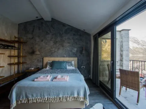 Izdavanje, kuća, 300m², Kostanjica, Kotor - image 8