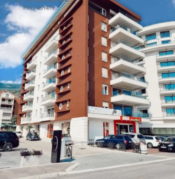 Izdavanje, jednosoban stan, 64m², Centar, Budva