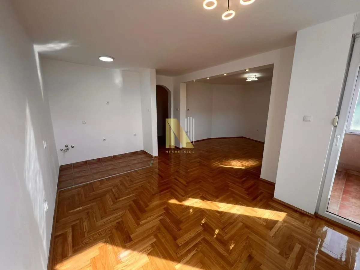 Prodaja, četvorosoban stan, 117m², Bulevar Evrope, Novi Sad Sve Podlokacije