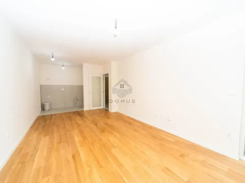 Izdavanje, poslovni prostor, 49m², Central Point, Podgorica - image 2