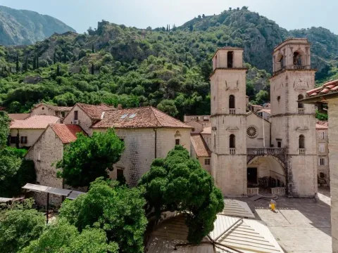 Rent, two bedroom apartment, 62m², Stari Grad Kotor, Kotor - image 5