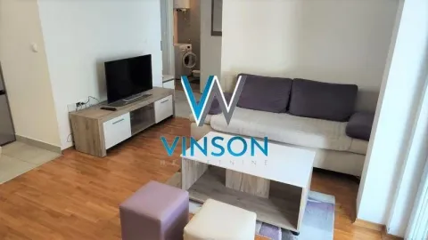 Dnevna soba sa garniturom, TV komodom i stočićem. - image 8