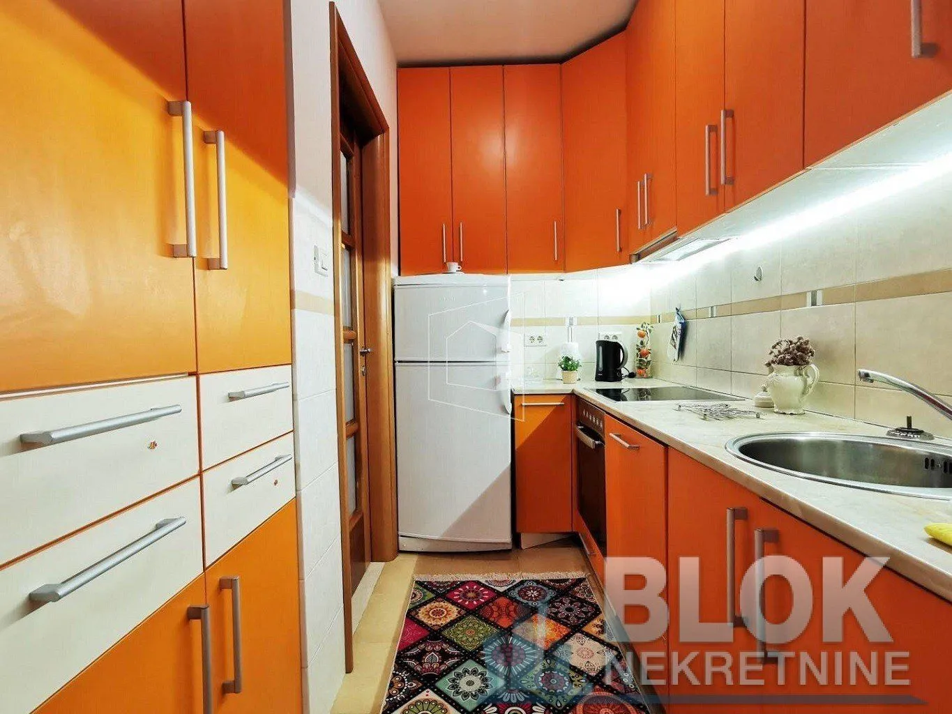 Izdavanje, trosoban stan, 87m², Preko Morače, Podgorica