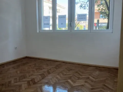 Izdavanje, dvosoban stan, 57m², Centar, Podgorica - image 9