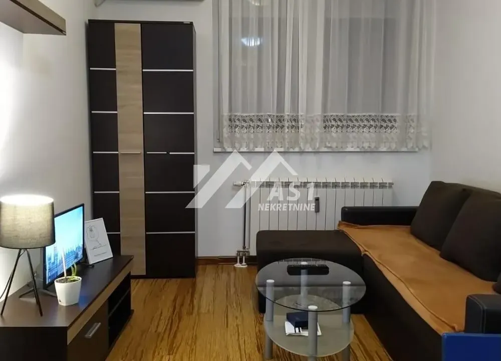Izdavanje, jednosoban stan, 28m², Adamovićevo Naselje, Novi Sad Sve Podlokacije