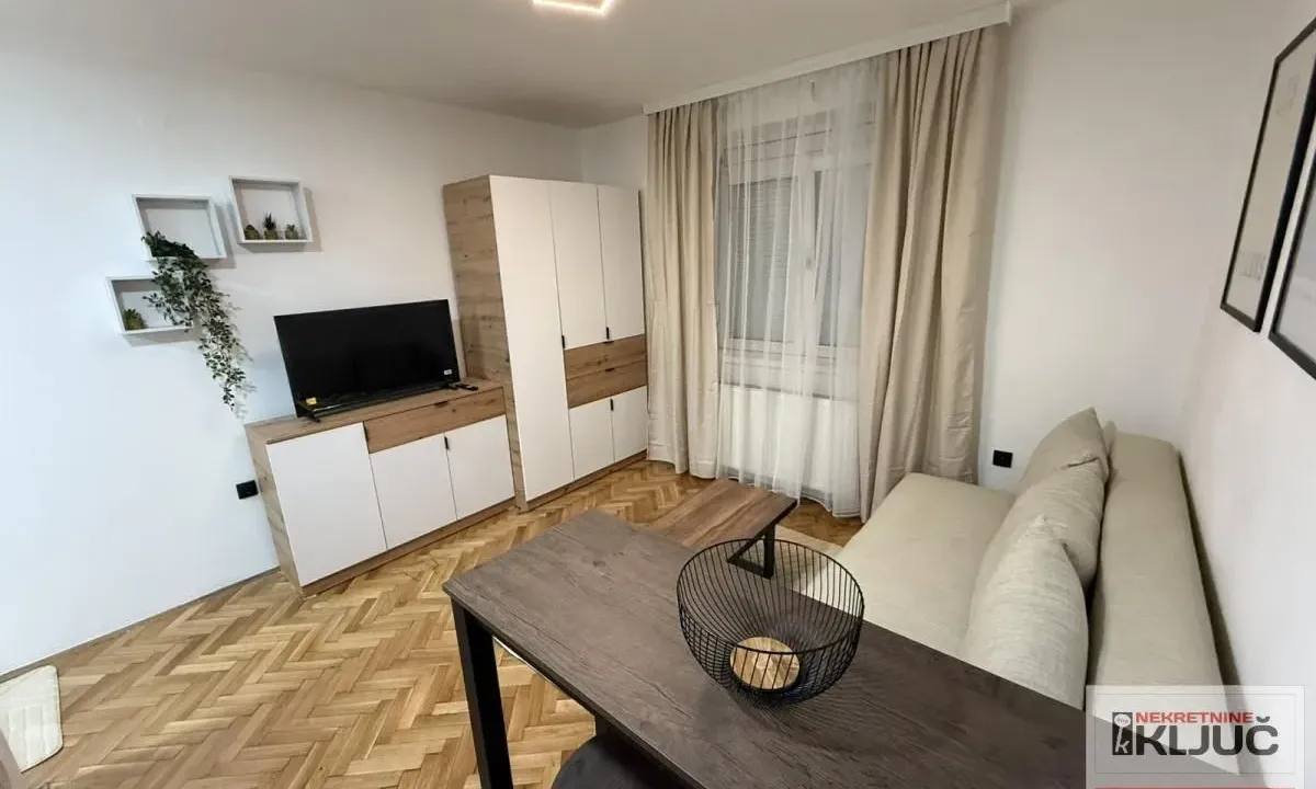 Izdavanje, garsonjera, 22m², Grbavica, Novi Sad Sve Podlokacije