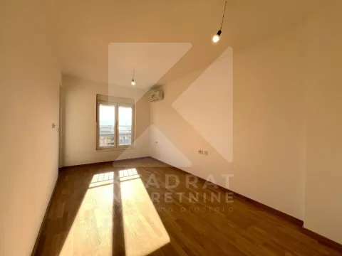 Prodaja, trosoban stan, 104m², Stari Aerodrom, Podgorica - image 9