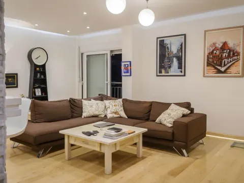 Izdavanje, dvosoban stan, 95m², Blok 5, Podgorica - image 3