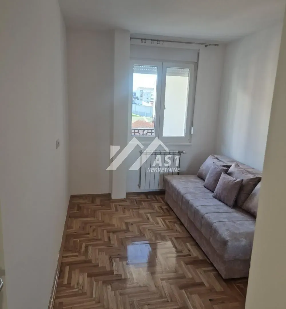 Izdavanje, jednosoban stan, 39m², Salajka, Novi Sad Sve Podlokacije