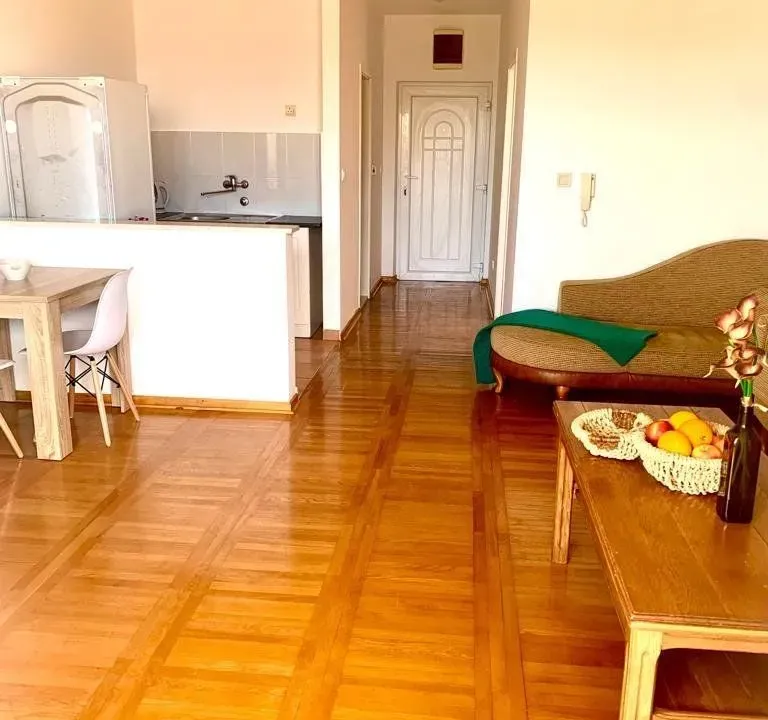 Izdavanje, jednosoban stan, 41m², Sveti Stefan, Budva