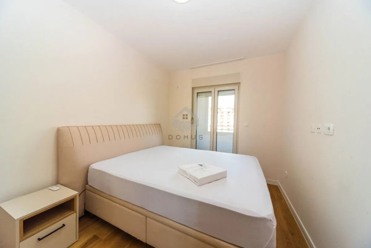Izdavanje, jednosoban stan, 49m², Central Point, Podgorica