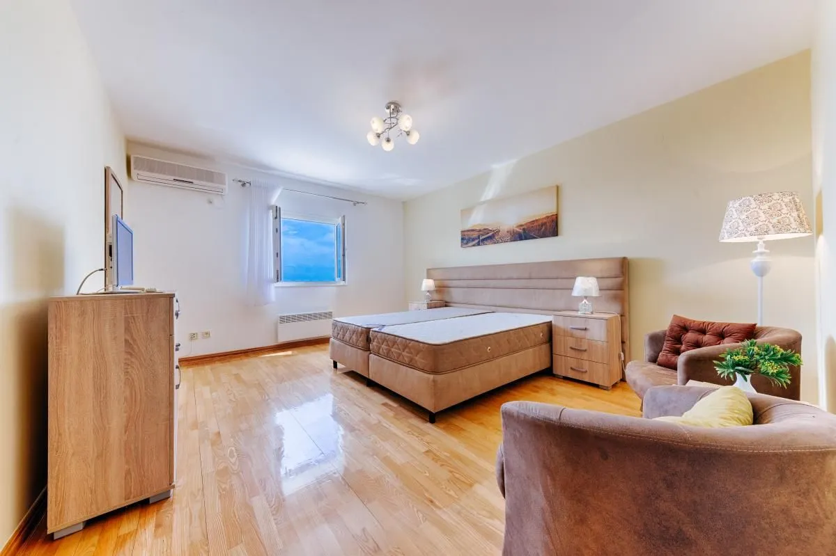 Prodaja, trosoban stan, 139m², Sveti Stefan, Budva