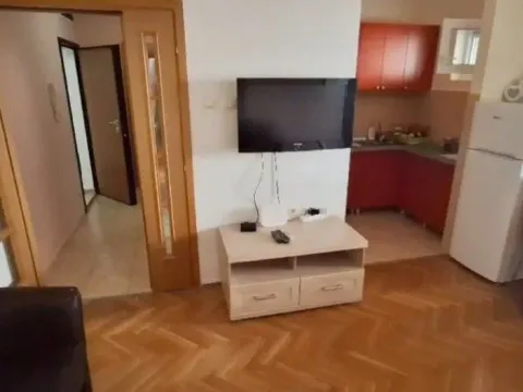 Izdavanje, dvosoban stan, 70m², Tološka šuma, Podgorica - image 3