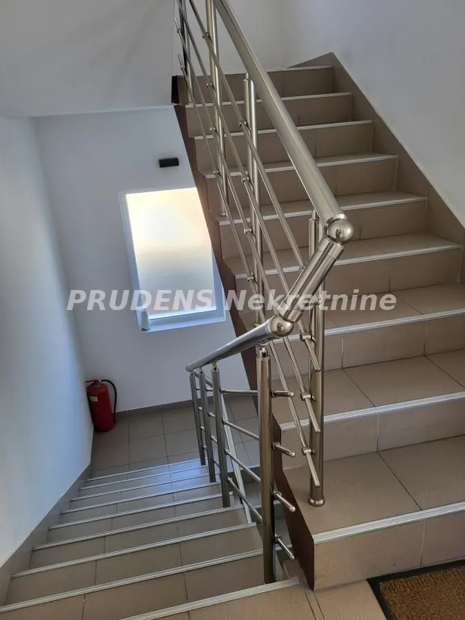 Izdavanje, jednosoban stan, 39m², Ledine, Beograd