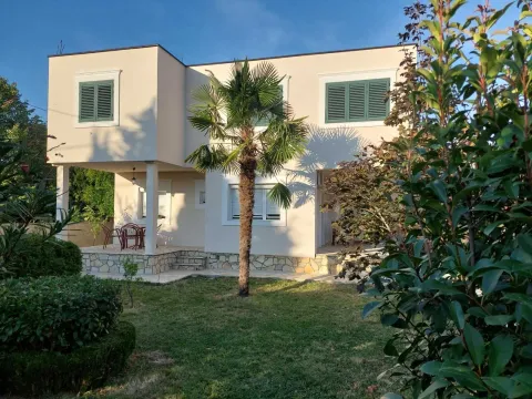 Izdavanje, kuća, 94m², Murtovina, Podgorica