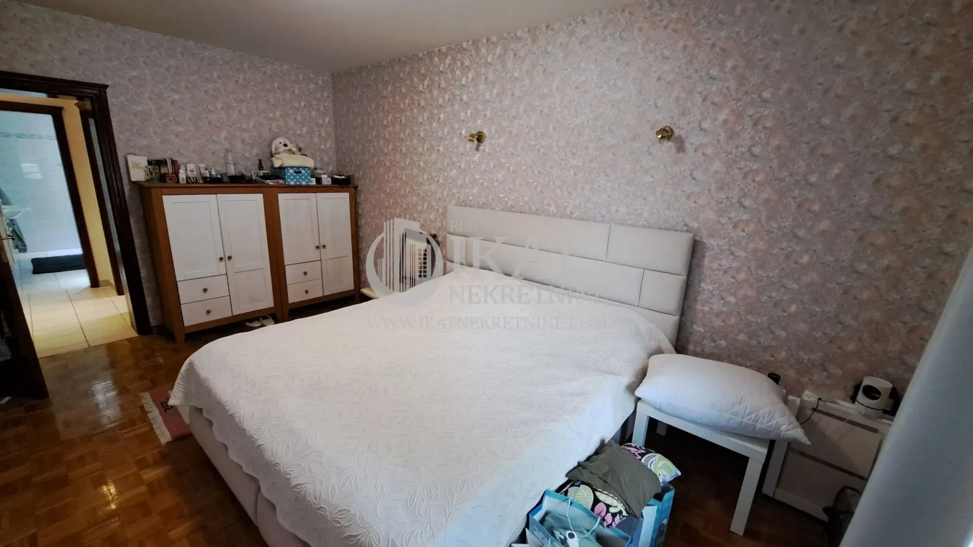 Prodaja, kuća, 250m², Novi Banovci, Stara Pazova
