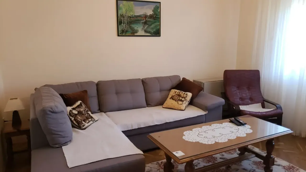 Izdavanje, stan, 90m², Tivat, Crna Gora