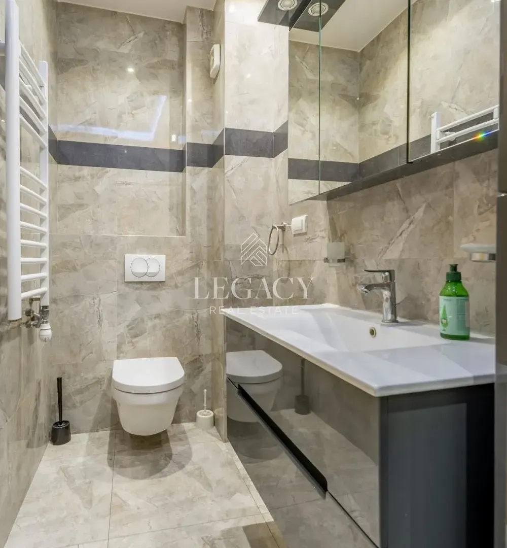 Prodaja, četvorosoban stan, 140m², Šumice, Beograd