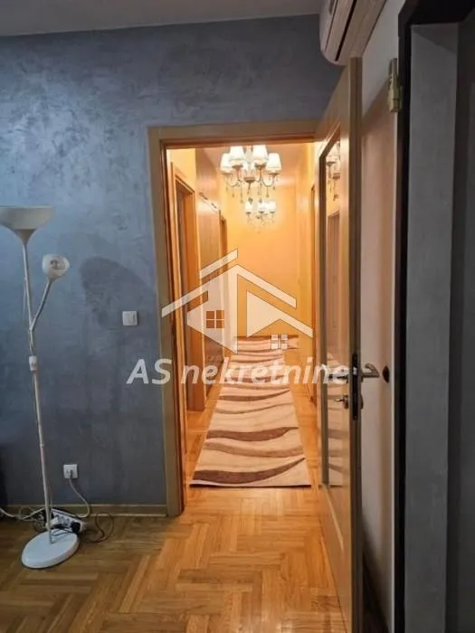 Izdavanje, četvorosoban stan, 96m², Vračar Sve Podlokacije, Beograd
