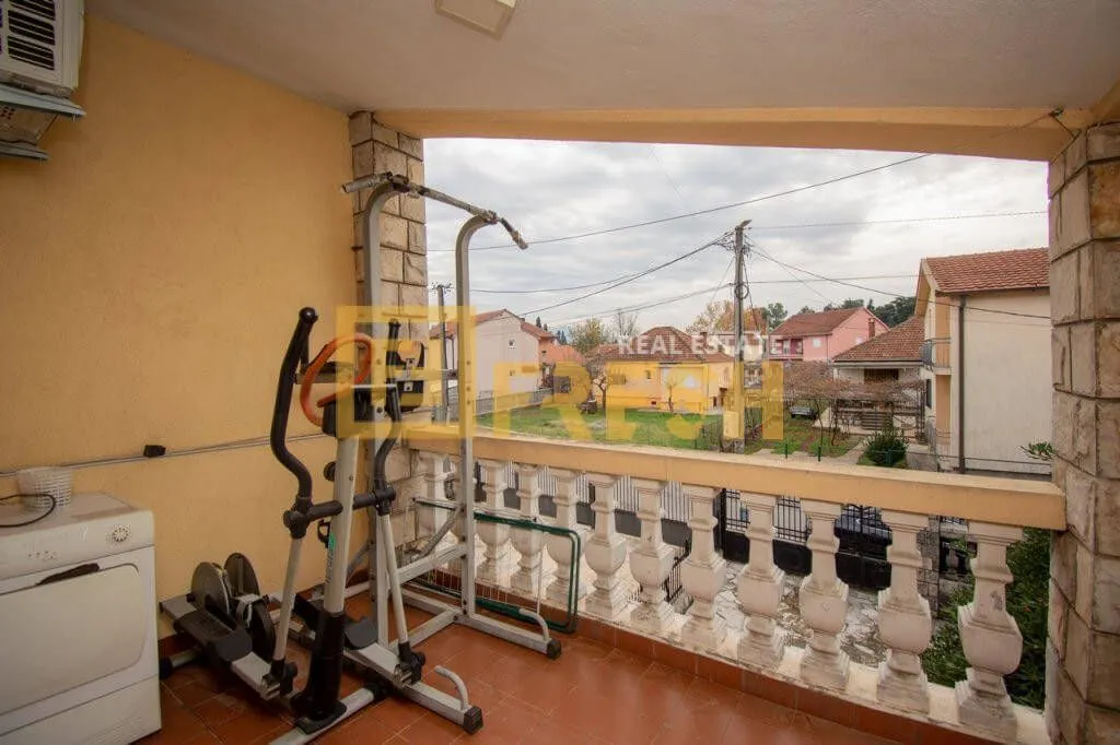 Rent, house, 200m², Konik, Podgorica