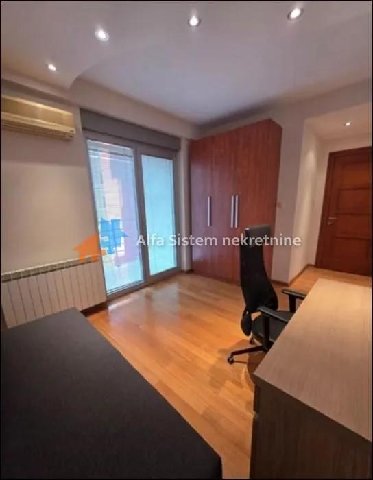 Rent, four bedroom apartment, 160m², Vračar Centar, Vračar Sve Podlokacije