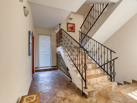 Sale, house, 495m², Bečići, Budva - image 9
