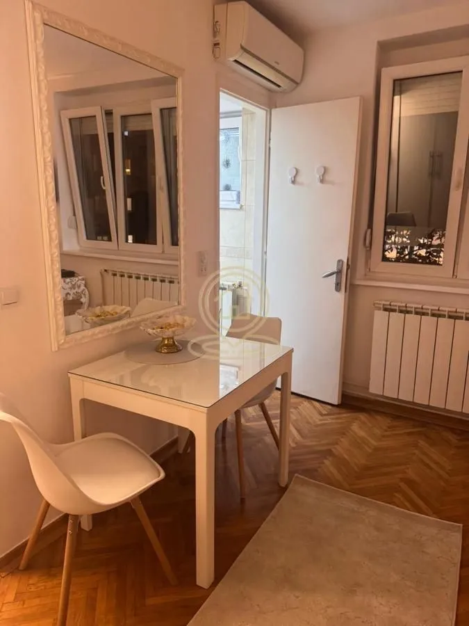 Rent, one bedroom apartment, 26m², Kalenić Pijaca, Vračar Sve Podlokacije