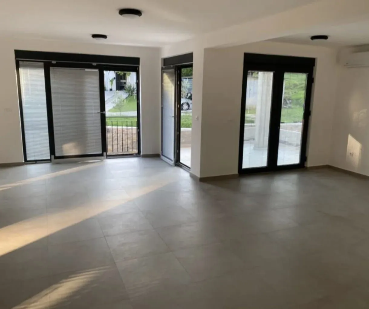 Rent, office space, 70m², Gradiošnica, Tivat