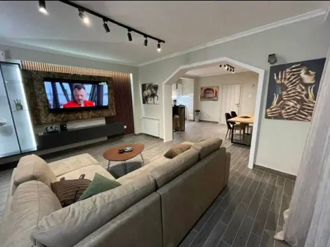 Izdavanje, dvosoban stan, 120m², Mrčevac, Tivat - image 4