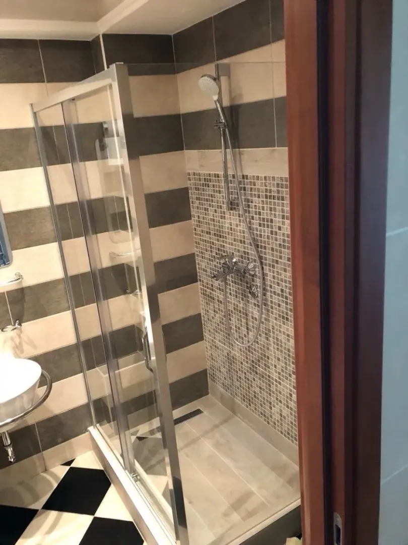 Modernly equipped bathroom with a shower cabin.