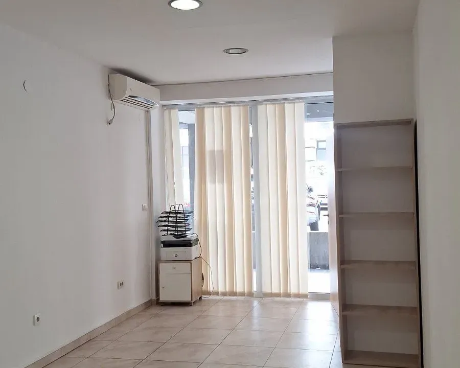 Izdavanje, poslovni prostor, 46m², City Kvart, Podgorica