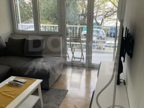 Rent, two bedroom apartment, 70m², Tivat, Crna Gora - image 15