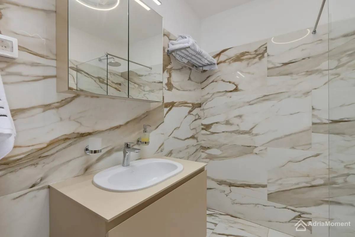 Prodaja, trosoban stan, 158m², Dobrota, Kotor