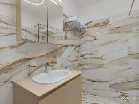 Sale, three bedroom apartment, 158m², Dobrota, Kotor - image 9