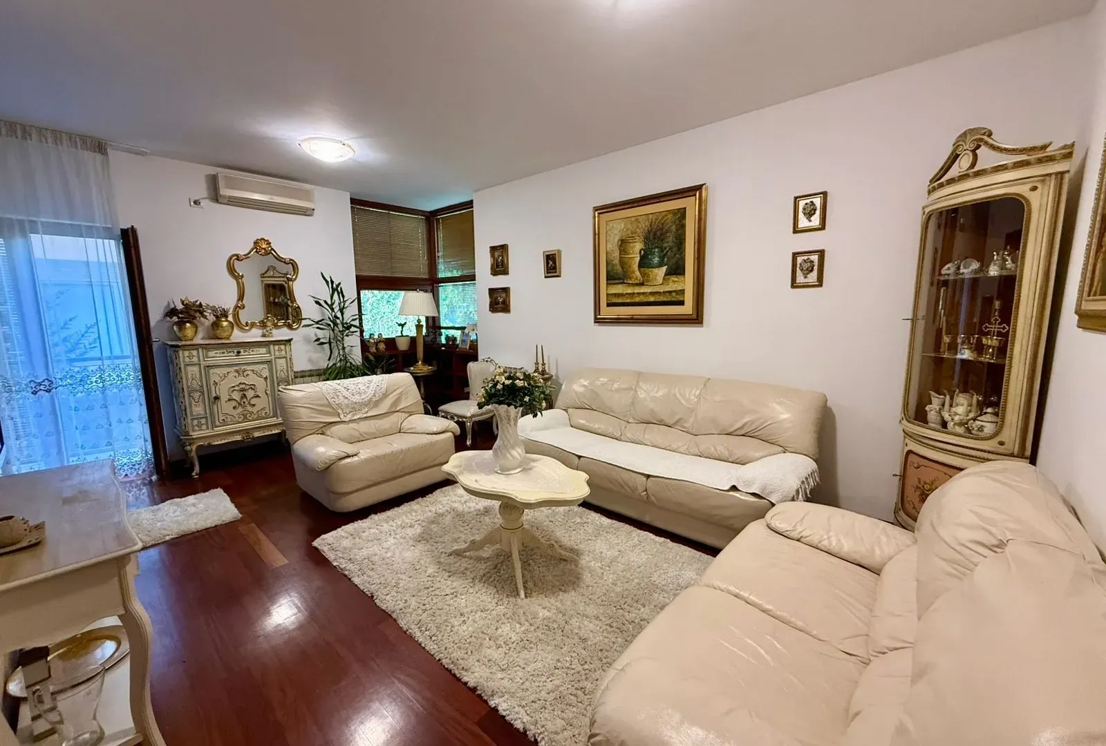 Izdavanje, trosoban stan, 100m², Tuški Put, Podgorica