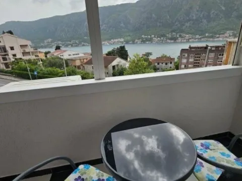 Izdavanje, trosoban stan, 80m², Dobrota, Kotor - image 3