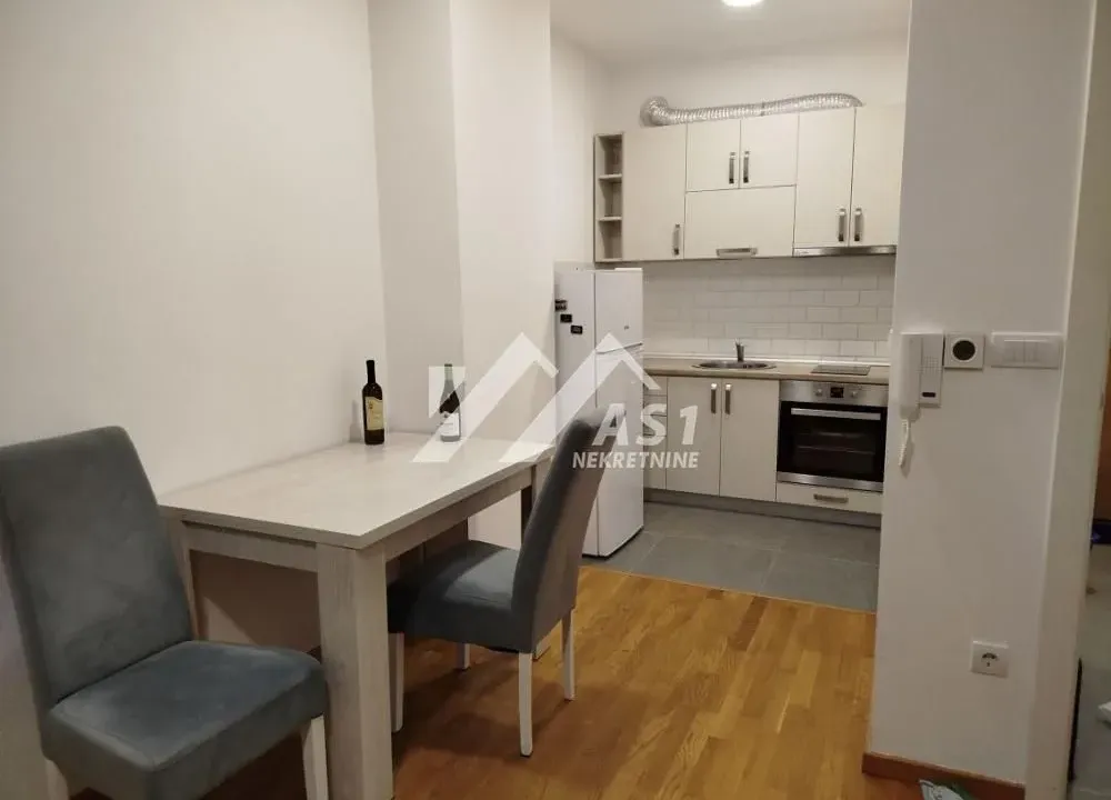 Izdavanje, jednosoban stan, 38m², Adamovićevo Naselje, Novi Sad Sve Podlokacije