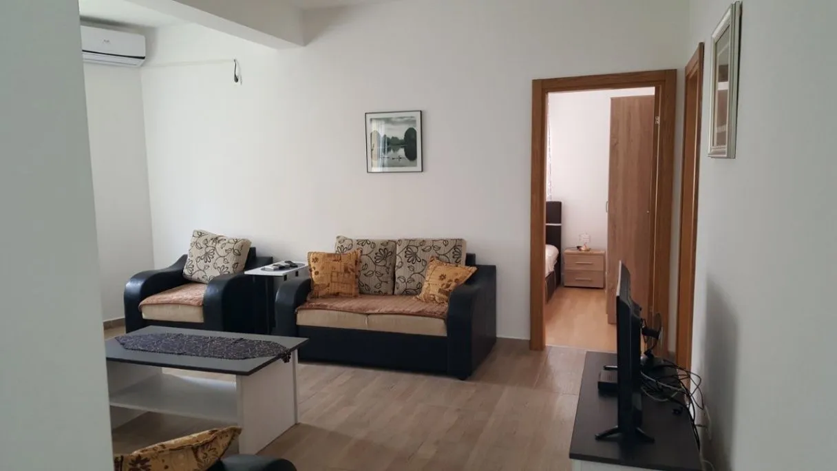 Izdavanje, dvosoban stan, 75m², Dumidran, Tivat
