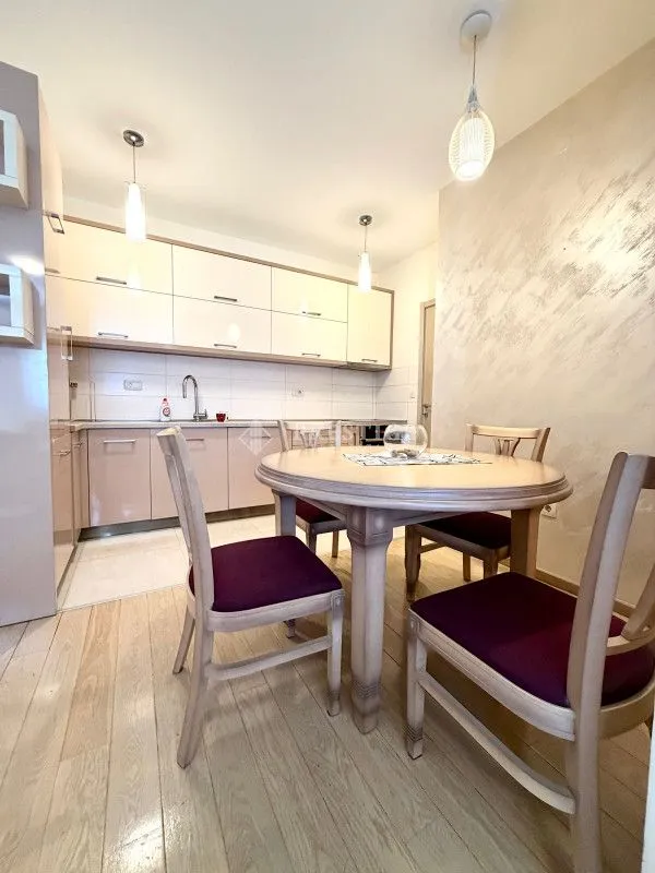 Izdavanje, dvosoban stan, 72m², City Kvart, Podgorica