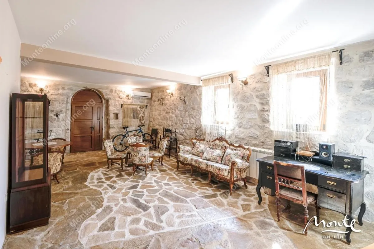 Prodaja, kuća, 500m², Orahovac, Kotor