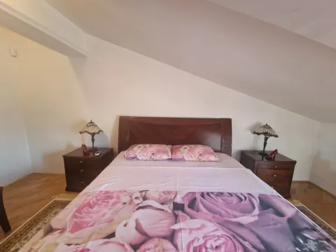 Rent, two bedroom apartment, 130m², Kotor, Crna Gora - image 10