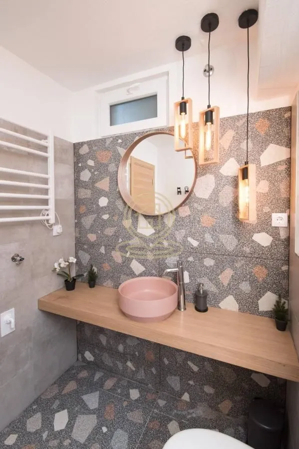 Izdavanje, kuća, 100m², Petrovaradin, Novi Sad