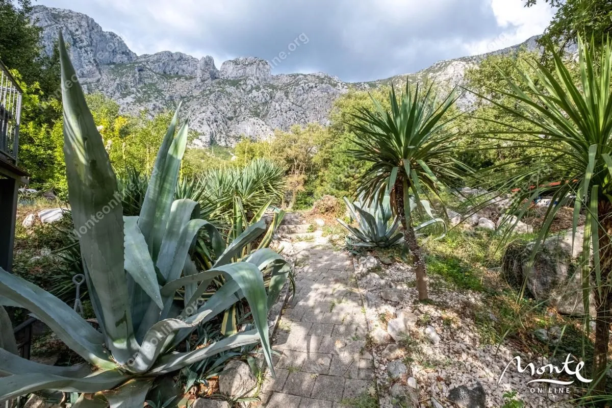 Prodaja, dvosoban stan, 87m², Orahovac, Kotor