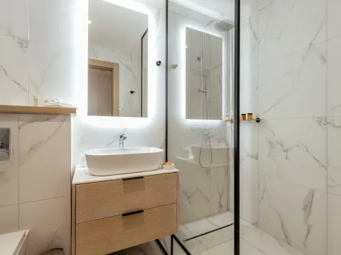 Prodaja, jednosoban stan, 81m², Kotor, Crna Gora - image 12