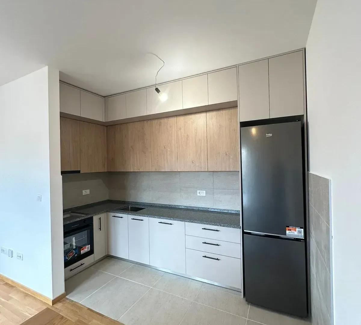 Izdavanje, dvosoban stan, 66m², Pobrežje, Podgorica